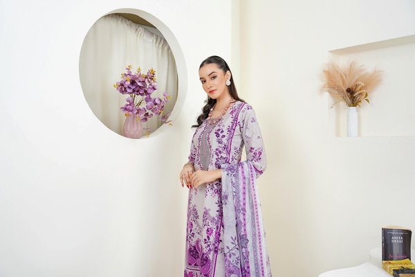 Refined glamour: stylish tips for rocking a maxi skirt at formal gatherings